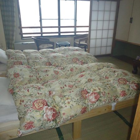 Cafe Cerisier栖里時絵 Hotel Миоко Екстериор снимка