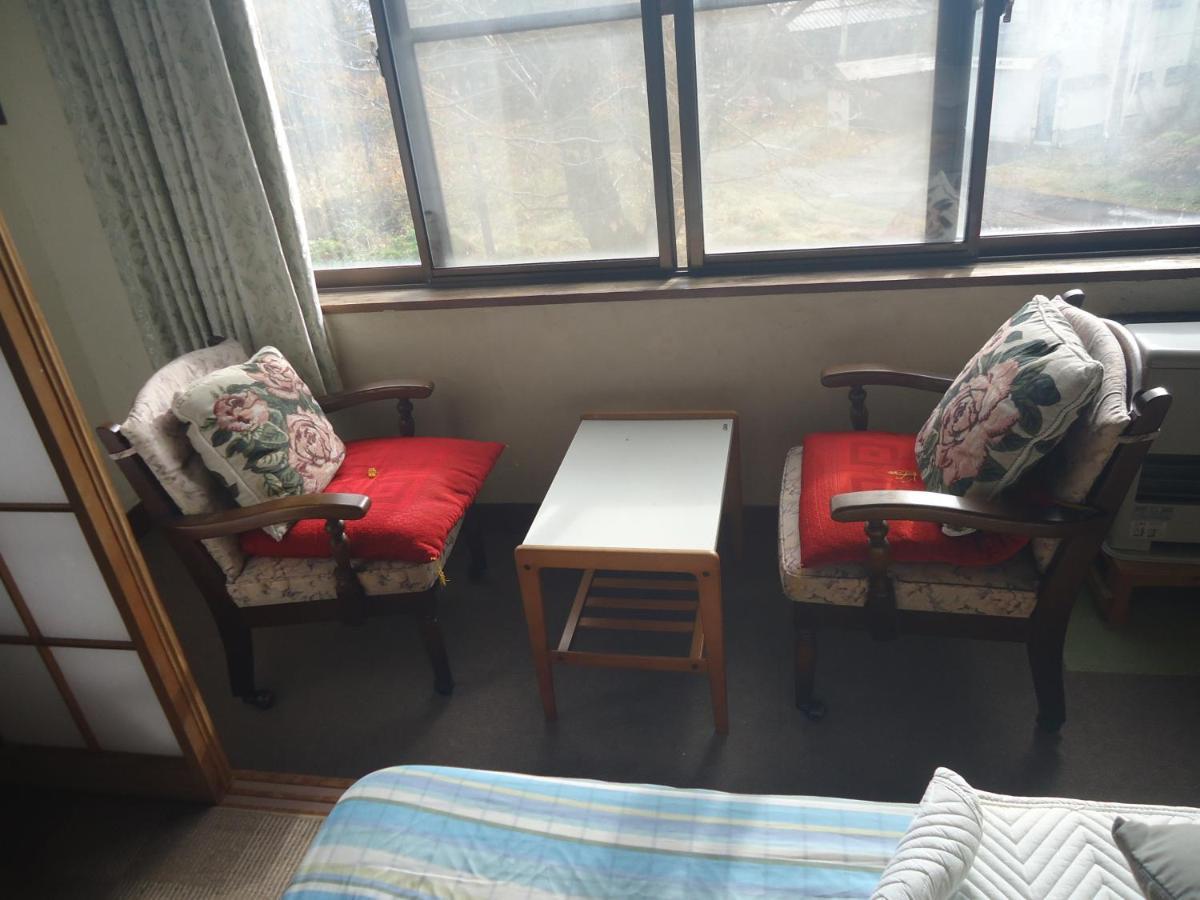 Cafe Cerisier栖里時絵 Hotel Миоко Екстериор снимка
