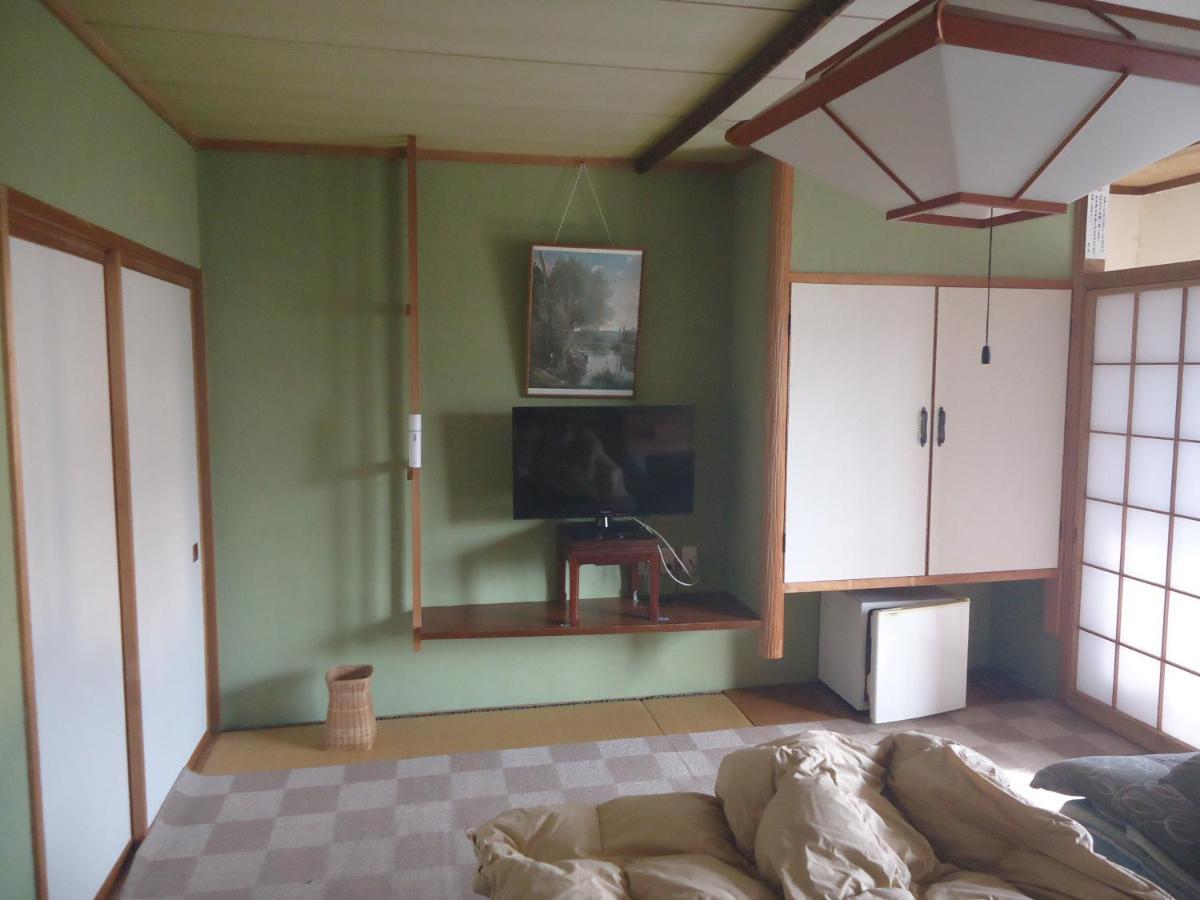 Cafe Cerisier栖里時絵 Hotel Миоко Екстериор снимка